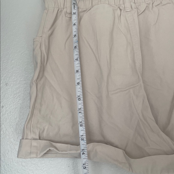 H&M Women's Tan Cargo Shorts - Picture 3 of 10